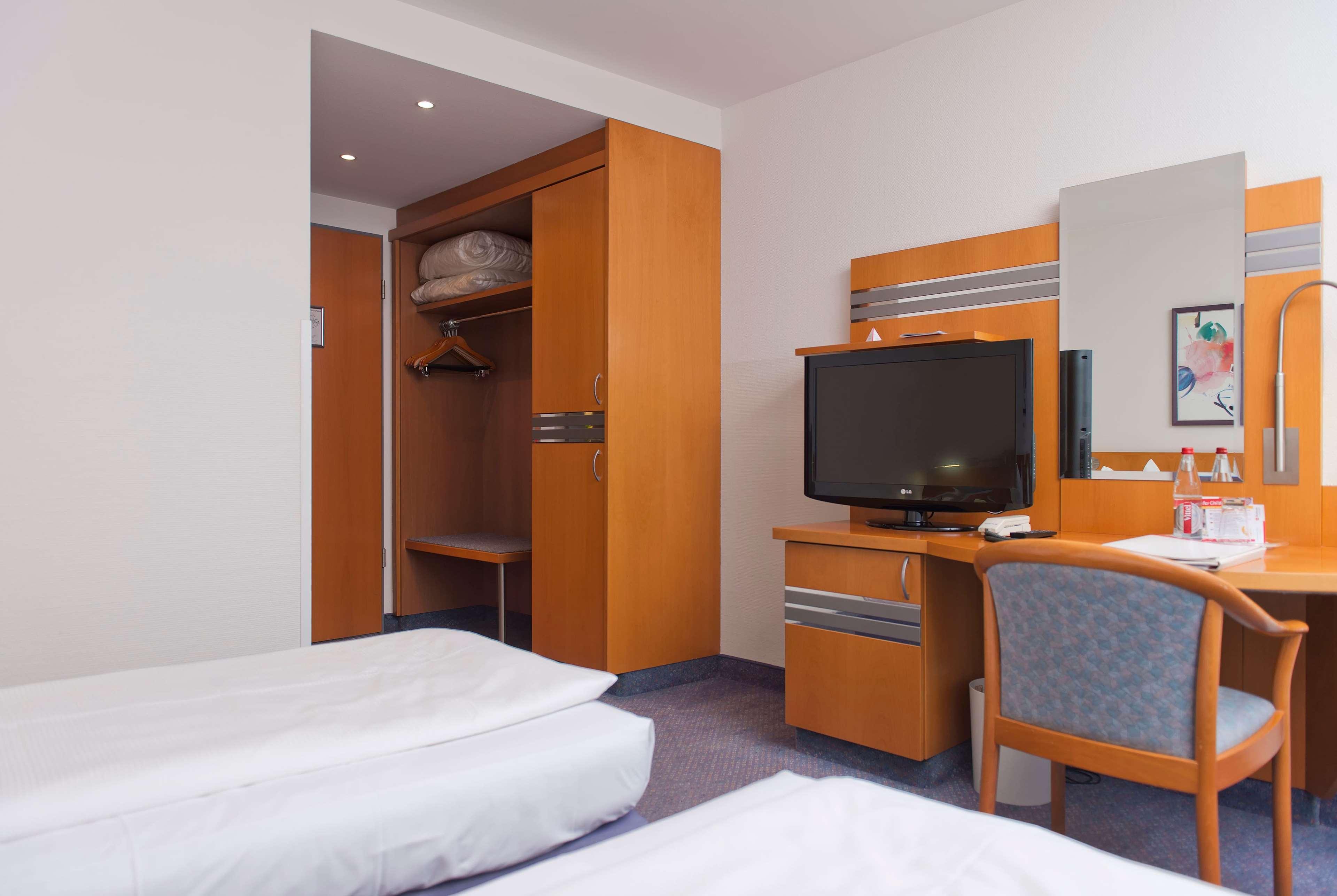 Hotel Ramada By Wyndham Dresda Esterno foto