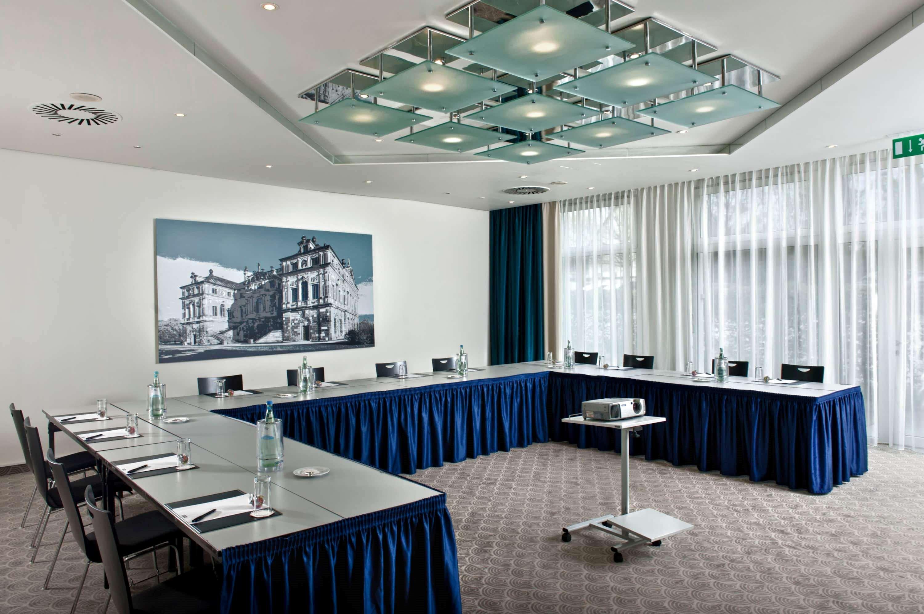 Hotel Ramada By Wyndham Dresda Esterno foto