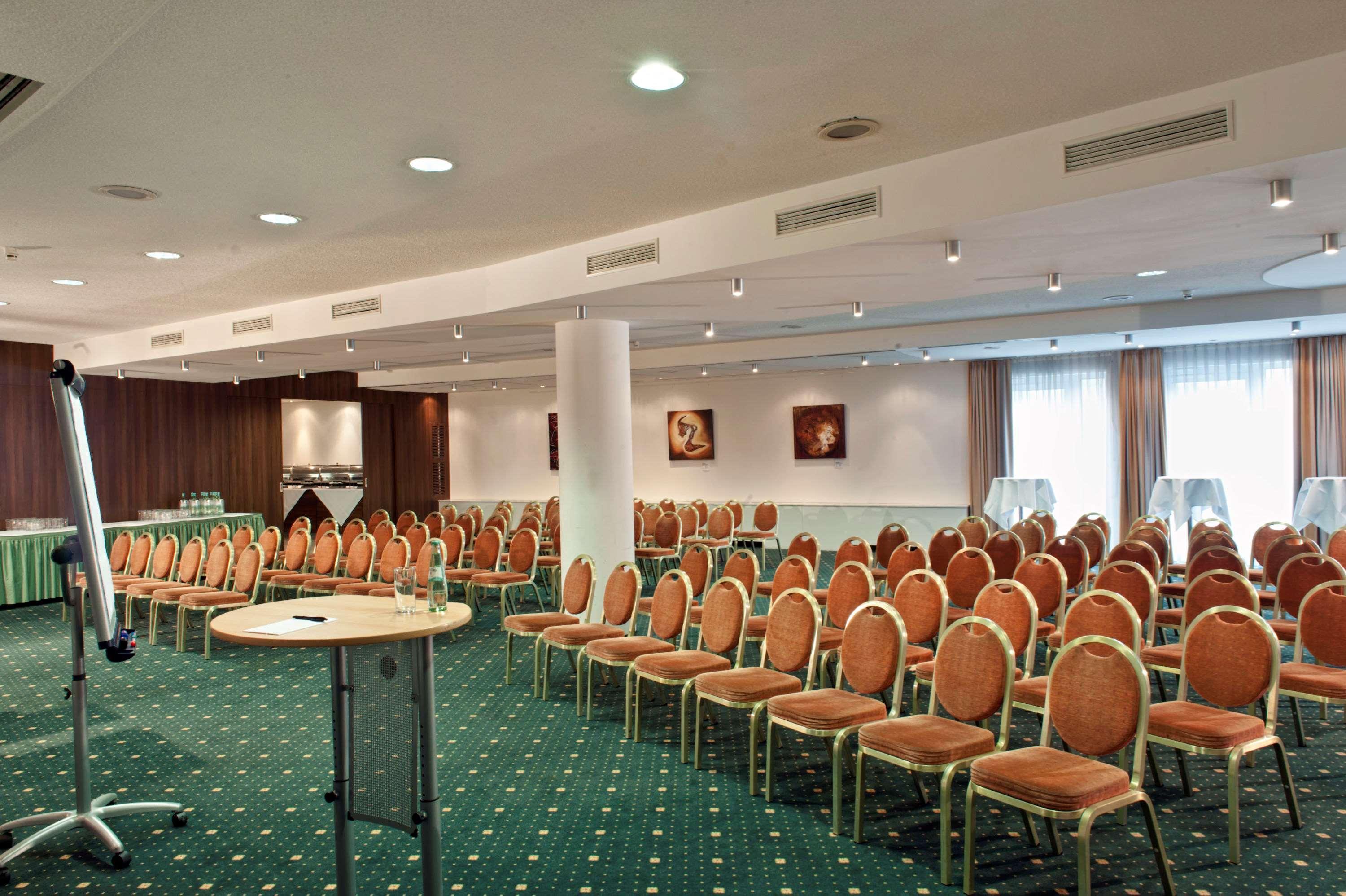 Hotel Ramada By Wyndham Dresda Esterno foto
