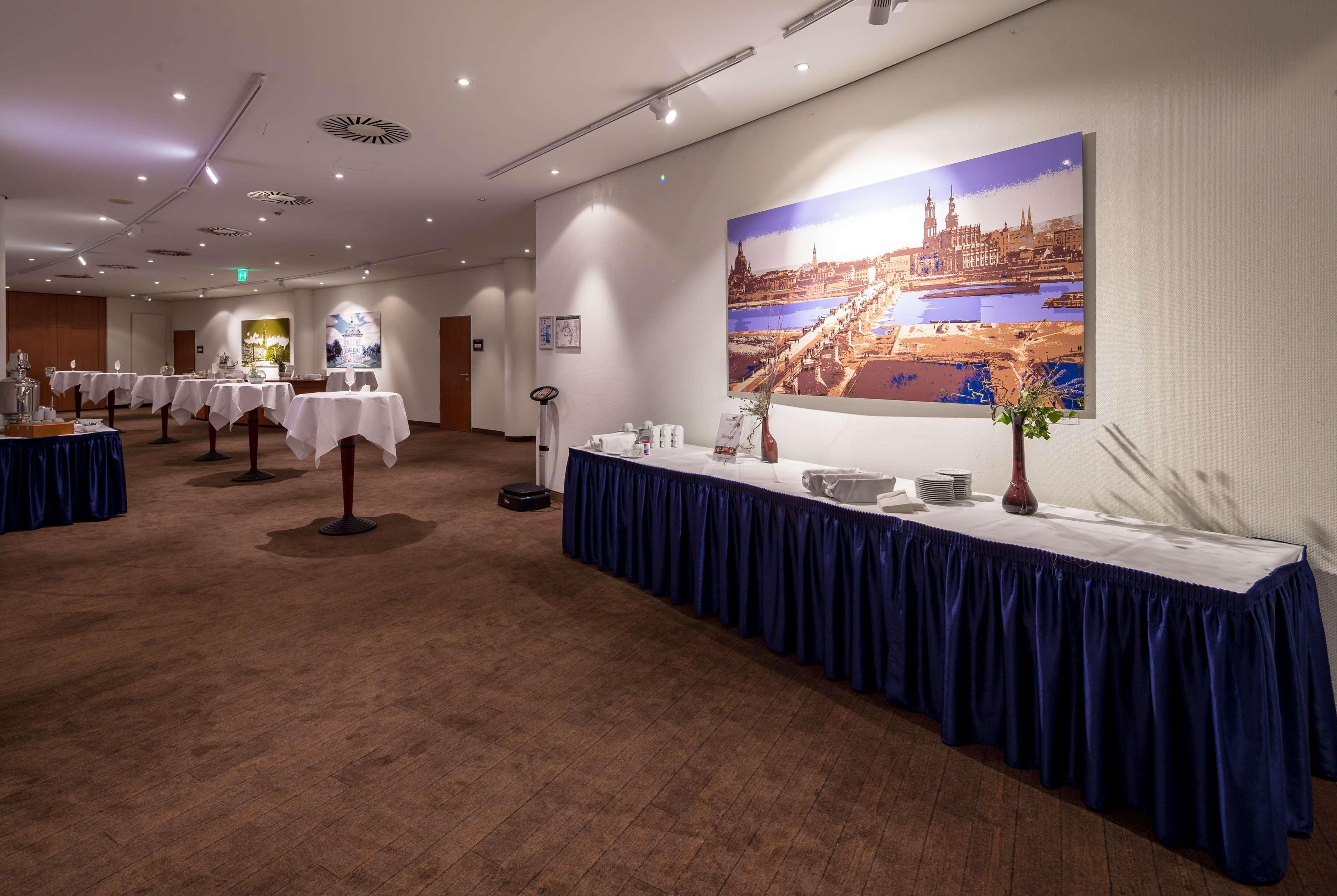 Hotel Ramada By Wyndham Dresda Esterno foto