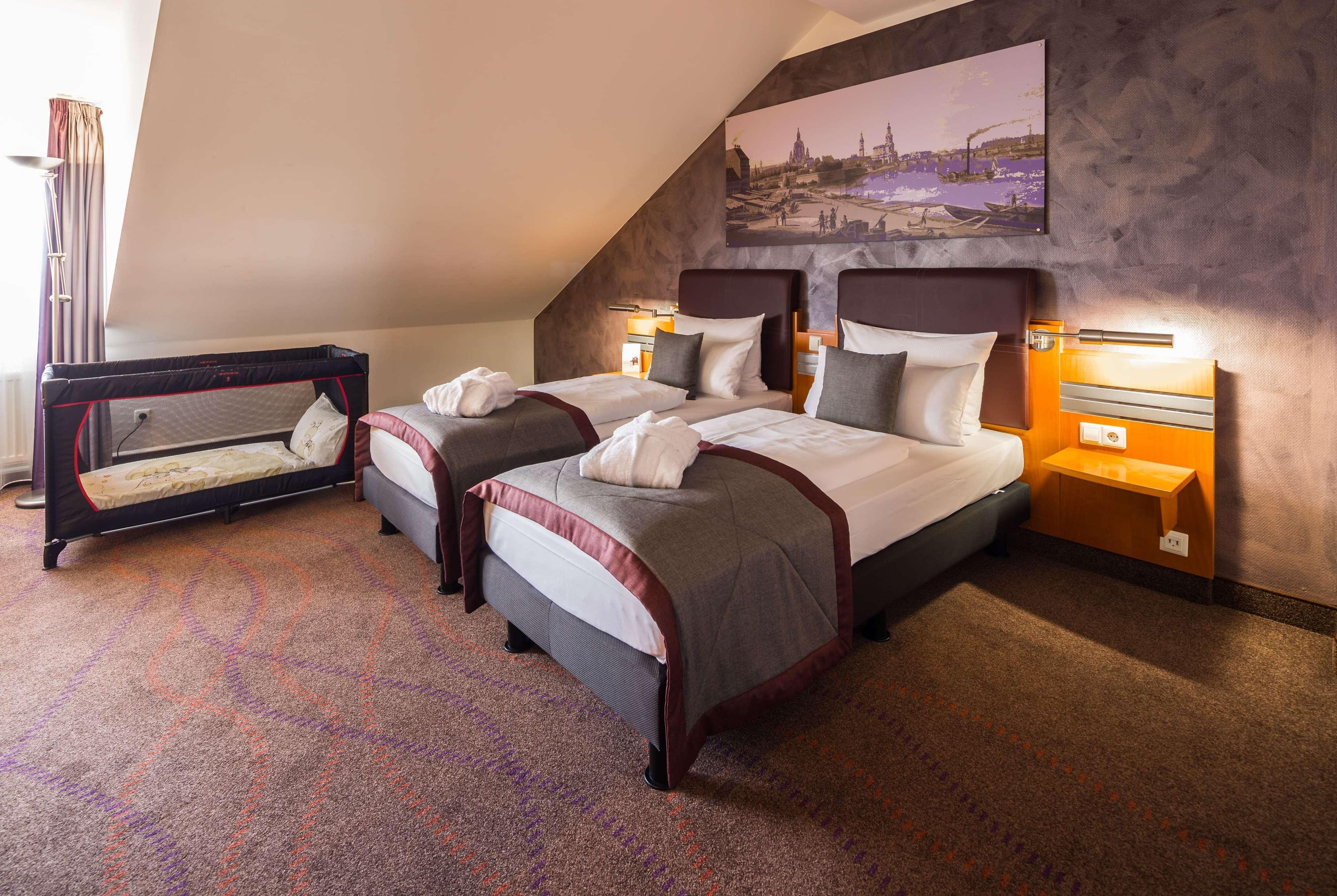 Hotel Ramada By Wyndham Dresda Esterno foto