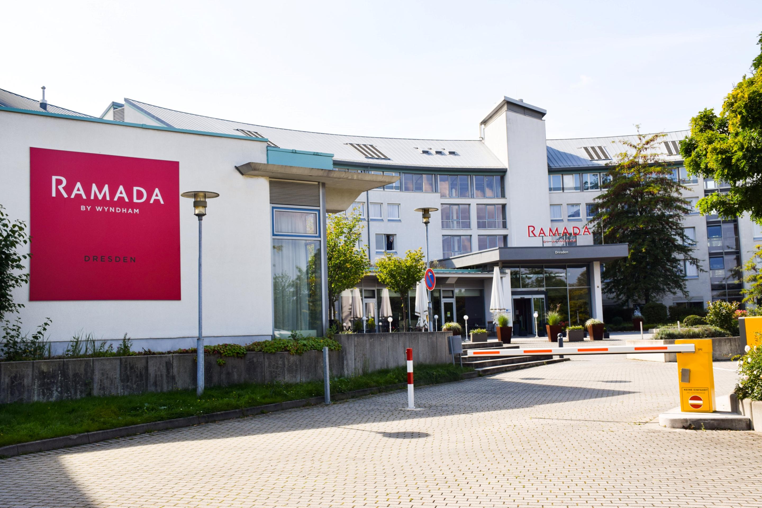 Hotel Ramada By Wyndham Dresda Esterno foto