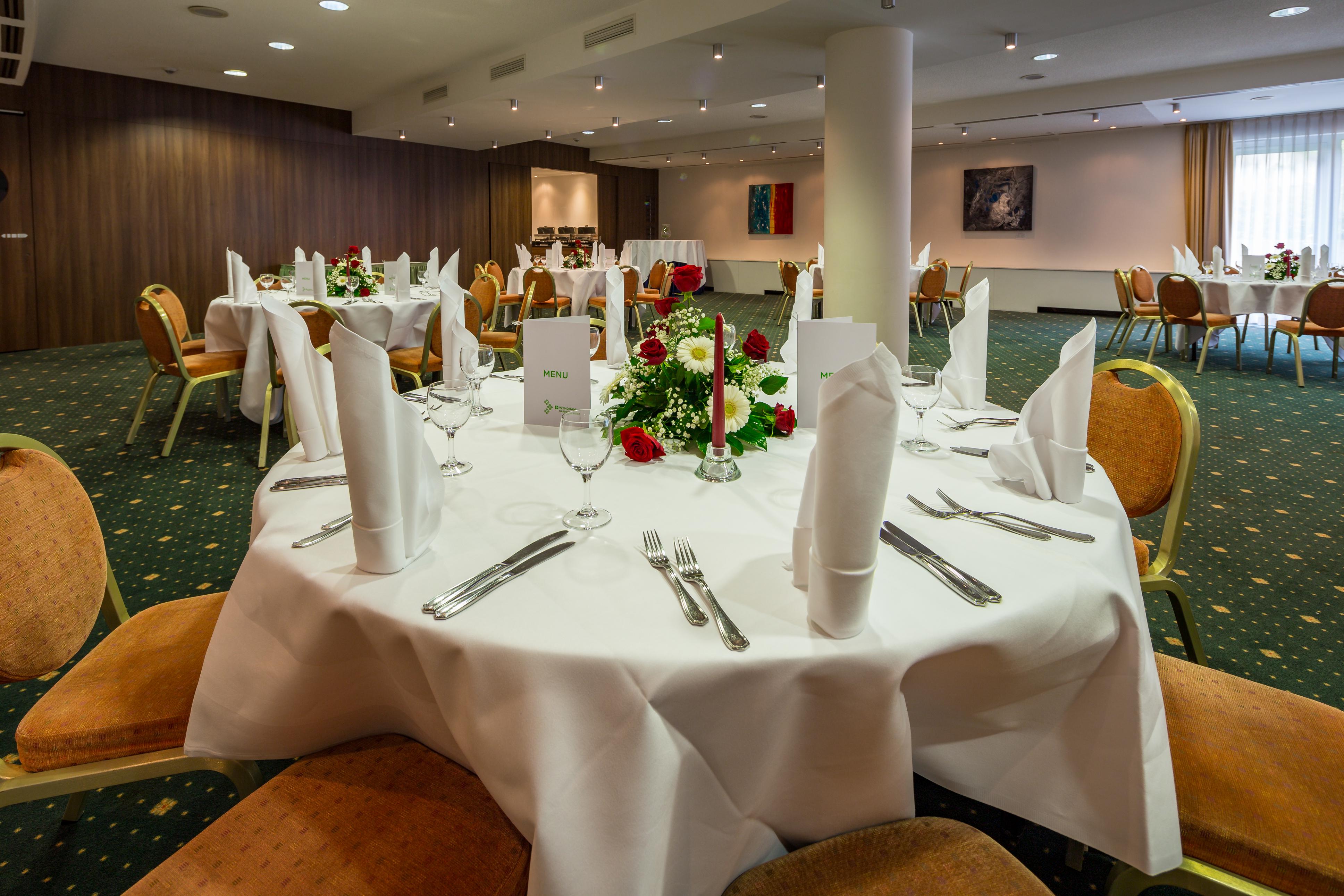 Hotel Ramada By Wyndham Dresda Esterno foto